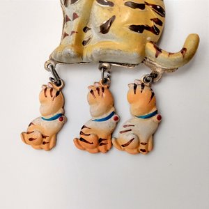 Fridge Magnet Orange Tabby Mother Cat and 3 Kittens , Made in Korea, Vintage