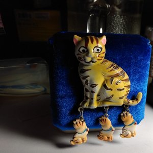 Fridge Magnet Orange Tabby Mother Cat and 3 Kittens , Made in Korea, Vintage