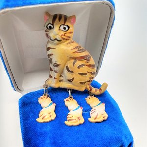 Fridge Magnet Orange Tabby Mother Cat and 3 Kittens , Made in Korea, Vintage