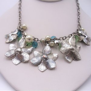 Premiere Designs "Garden Gate" Silver tone and Rhinestone Floral Statement Necklace Earrings Jewelry Set