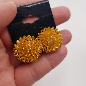 Vintage Gold Tone Wire Looped Flower Post Earrings, Wire Dandelions, Pierced Earrings