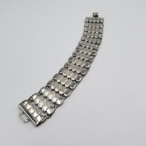 Stylish Vintage Silver Tone Snail/Scroll Chain Panel Bracelet