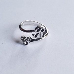 Retired Vintage ©Disney Sterling Silver Initial Letter R CZ Bypass Ring , Size 5.25