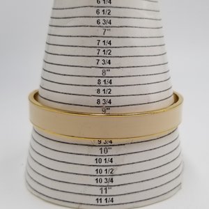 Crown Trifari Cream Enamel and Gold Tone Small Bangle Bracelet