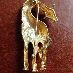 Premier Designs Shiny Ladies Gold Tone Giraffe Brooch, Giraffe Lover Gift