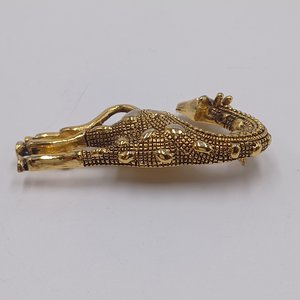 Premier Designs Shiny Ladies Gold Tone Giraffe Brooch, Giraffe Lover Gift