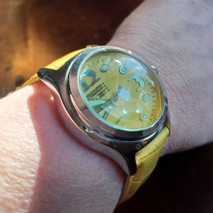 Faded Glory Ladies Yellow Bubble Quartz Wrist Watch-Easy to Read Face, New Battery
