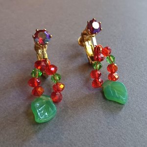 Vintage Summertime Green Leaves and Pink Flowers Glass Beads, Necklace, Stretch Bracelet and Screw Back Earrings Jewelry Set