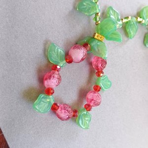 Vintage Summertime Green Leaves and Pink Flowers Glass Beads, Necklace, Stretch Bracelet and Screw Back Earrings Jewelry Set