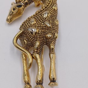 Premier Designs Shiny Ladies Gold Tone Giraffe Brooch, Giraffe Lover Gift