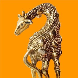 Premier Designs Shiny Ladies Gold Tone Giraffe Brooch, Giraffe Lover Gift