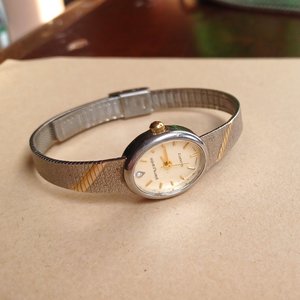 Pierre Cardin Classic Mid Century Ladies Quartz Wrist Watch- New Battery Runs