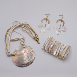 White Natural Mother of Pearl Bracelet, Necklace and Dangle Earrings Jewelry Set