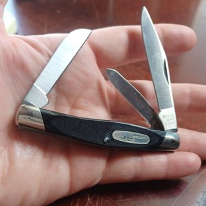 1997 Buck Cadet 303  3 Blade Pocket Knife, New in Gift Tin