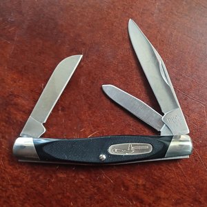 1997 Buck Cadet 303  3 Blade Pocket Knife, New in Gift Tin