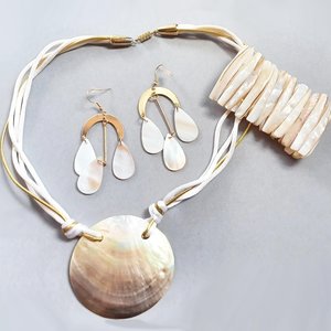White Natural Mother of Pearl Bracelet, Necklace and Dangle Earrings Jewelry Set