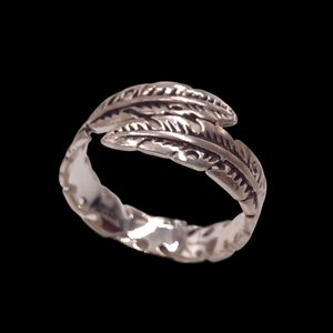 Vintage Sterling Silver Native Inspired Wrap Around Feather Ring Size 9