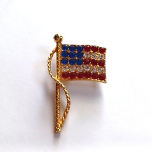 Vintage US American Flag  Gold Tone and Rhinestones Brooch