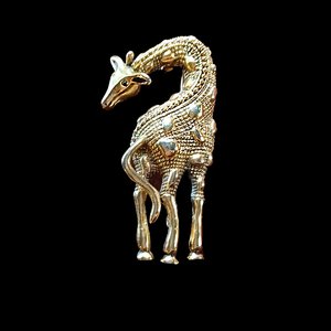 Premier Designs Shiny Ladies Gold Tone Giraffe Brooch, Giraffe Lover Gift