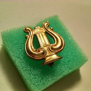 Vintage Gold Tone Lyre, US Navy Band Leader Staff Officer Collar Insignia Pin