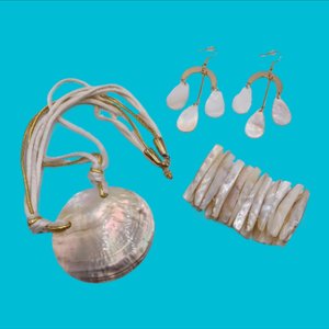 White Natural Mother of Pearl Bracelet, Necklace and Dangle Earrings Jewelry Set