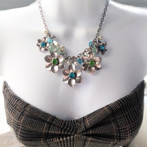 Premiere Designs "Garden Gate" Silver tone and Rhinestone Floral Statement Necklace Earrings Jewelry Set