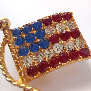 Vintage US American Flag  Gold Tone and Rhinestones Brooch