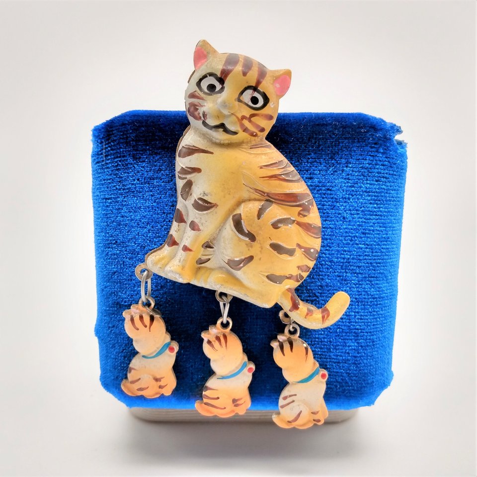 Fridge Magnet Orange Tabby Mother Cat and 3 Kittens , Made in Korea, Vintage