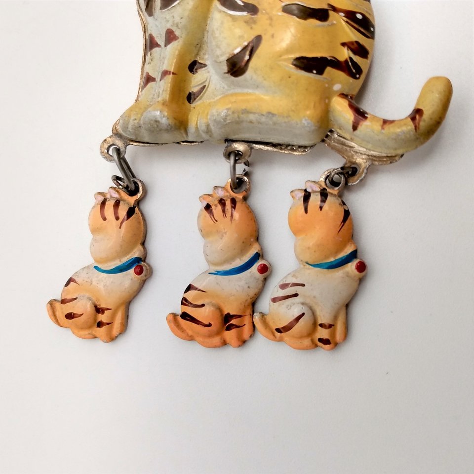 Fridge Magnet Orange Tabby Mother Cat and 3 Kittens , Made in Korea, Vintage