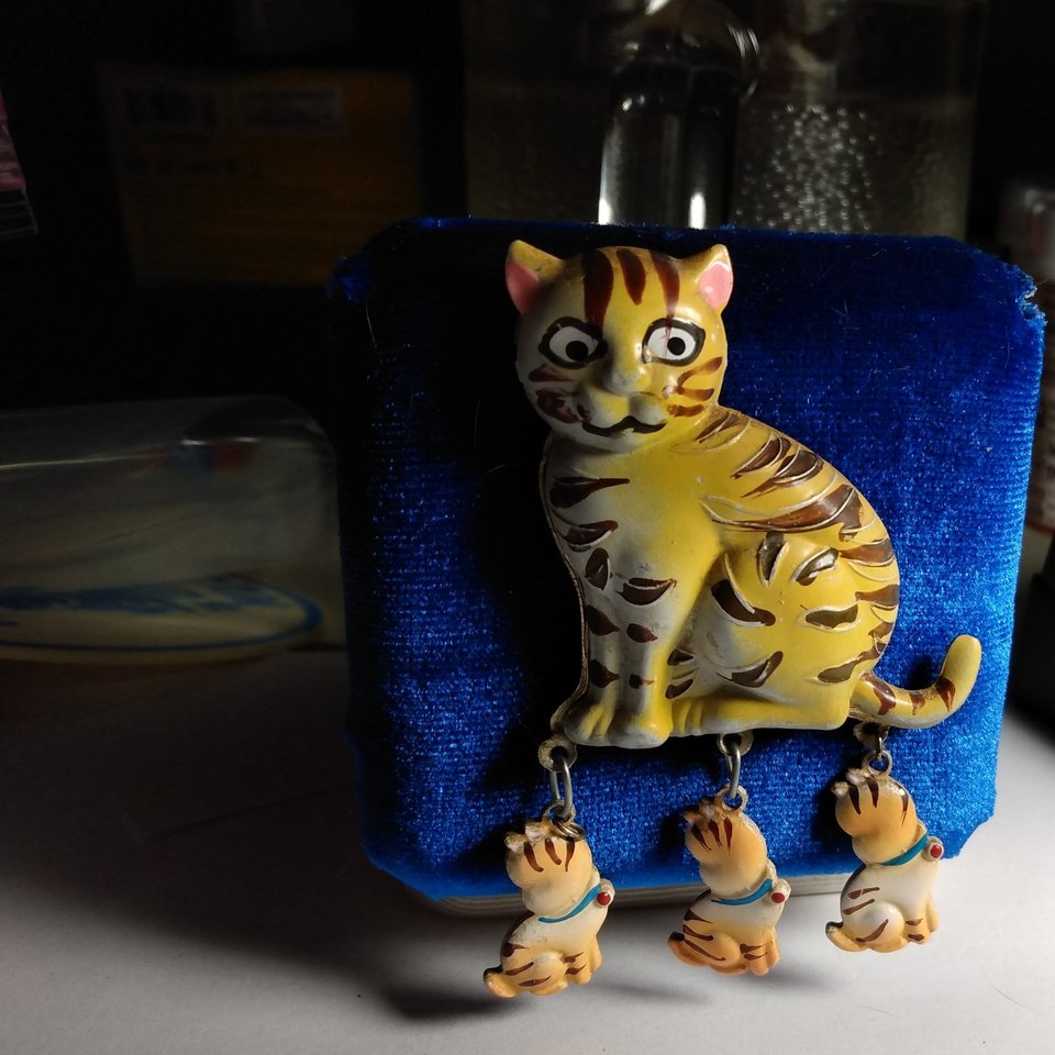 Fridge Magnet Orange Tabby Mother Cat and 3 Kittens , Made in Korea, Vintage