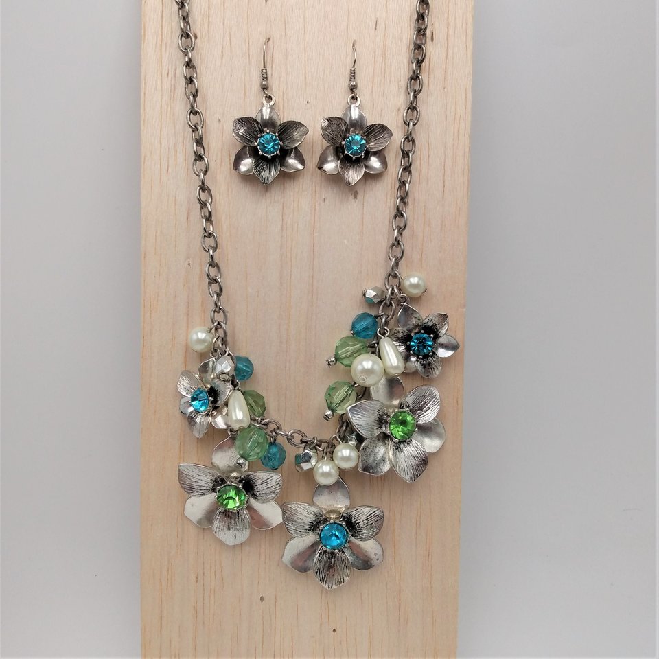 Premiere Designs "Garden Gate" Silver tone and Rhinestone Floral Statement Necklace Earrings Jewelry Set