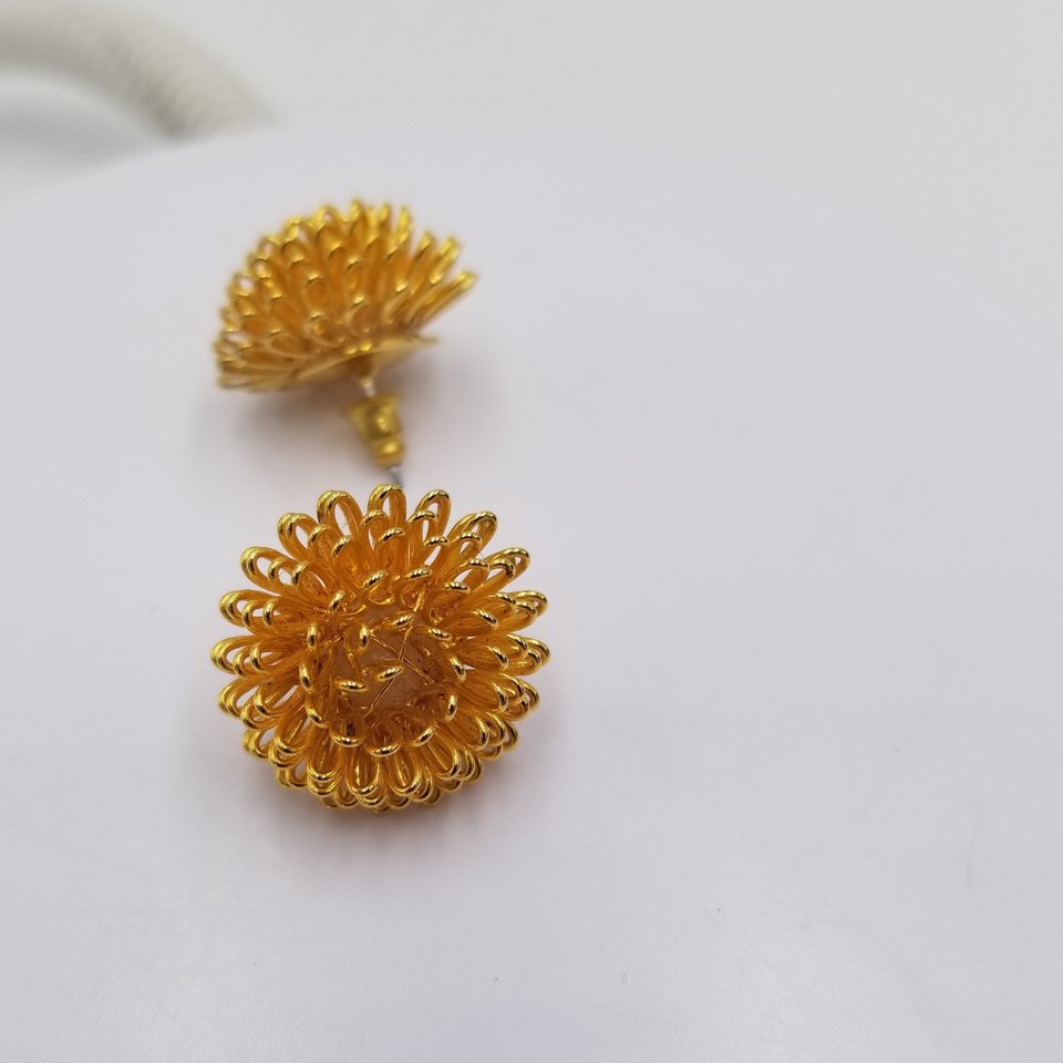 Vintage Gold Tone Wire Looped Flower Post Earrings, Wire Dandelions, Pierced Earrings