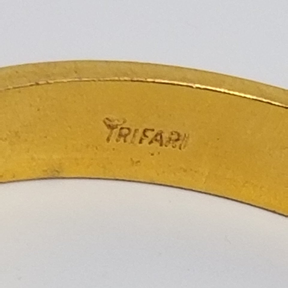 Crown Trifari Cream Enamel and Gold Tone Small Bangle Bracelet