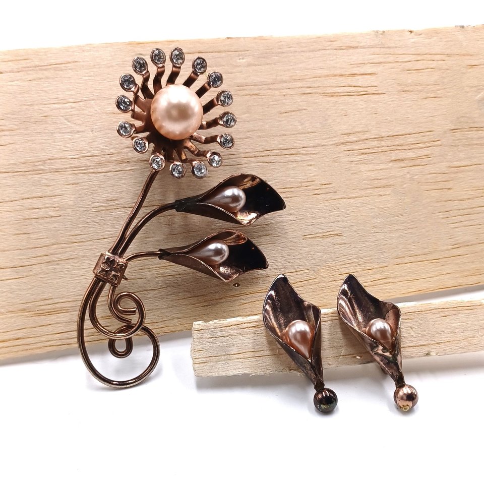 Vintage Retro Copper Tone Floral Brooch and Earrings Jewelry Set
