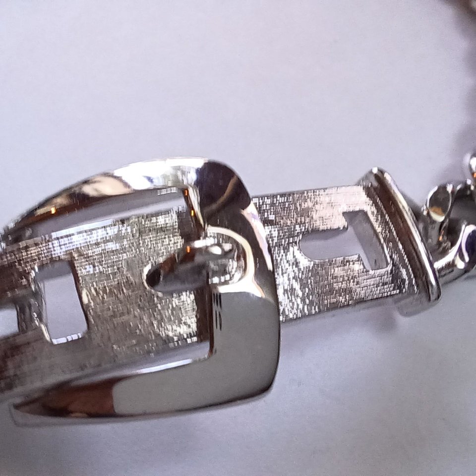Avon Silver Tone Heavy Curb Chain Bracelet with Buckle Closure