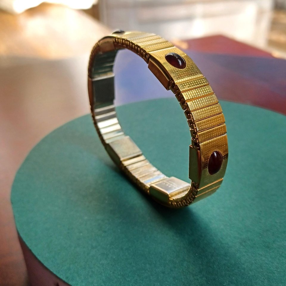 Vintage MAJOR Gold Tone and Red Jewel Magnetic Expandable Bracelet