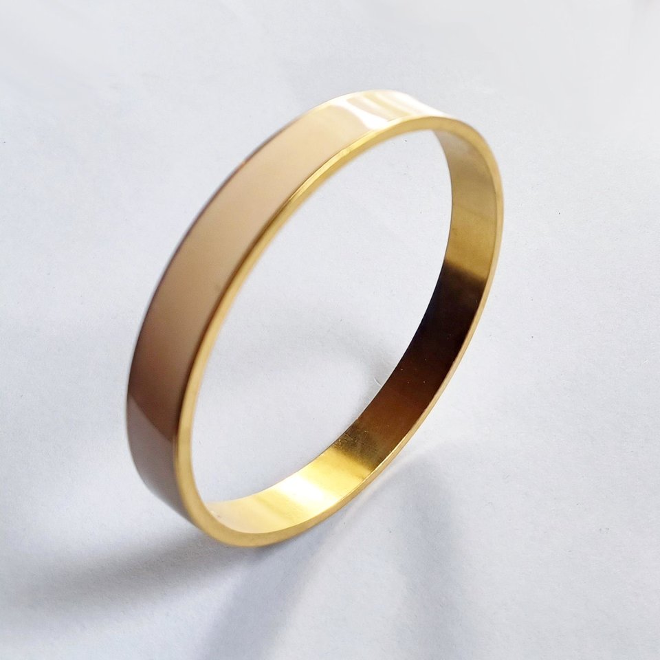 Crown Trifari Cream Enamel and Gold Tone Small Bangle Bracelet