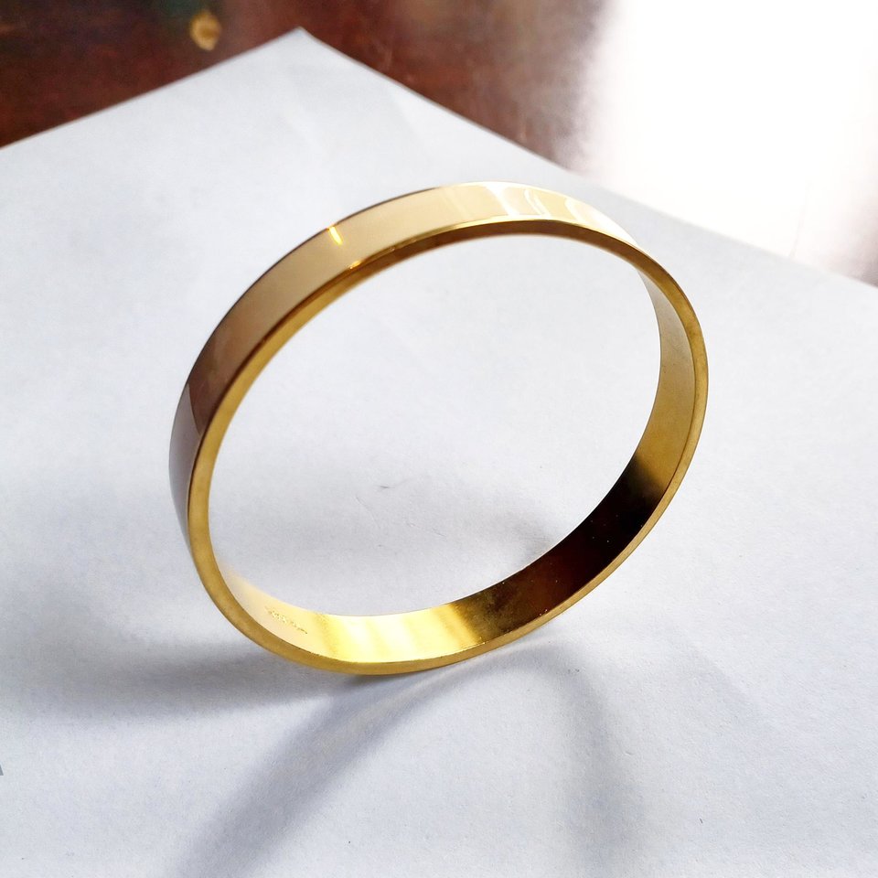 Crown Trifari Cream Enamel and Gold Tone Small Bangle Bracelet