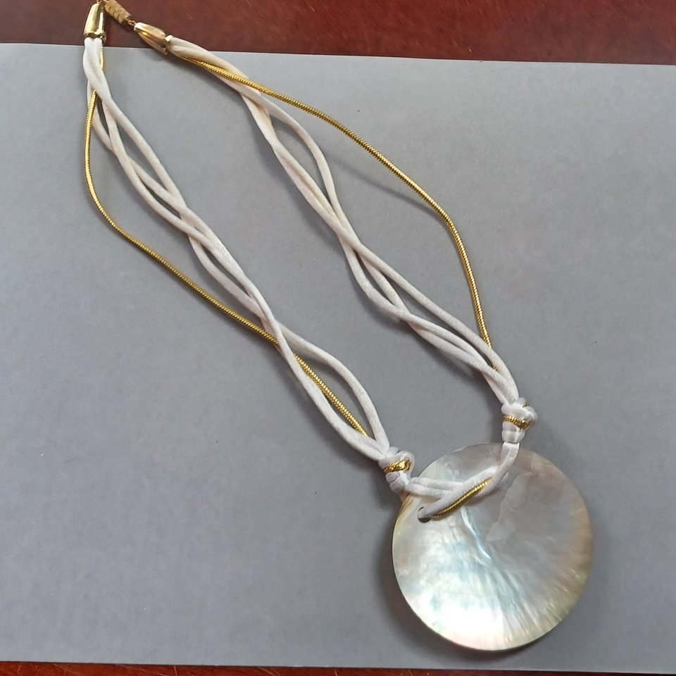 White Natural Mother of Pearl Bracelet, Necklace and Dangle Earrings Jewelry Set