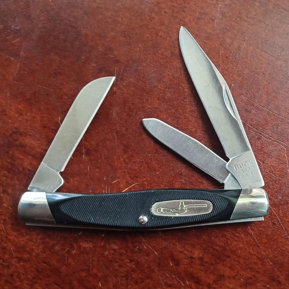 1997 Buck Cadet 303  3 Blade Pocket Knife, New in Gift Tin
