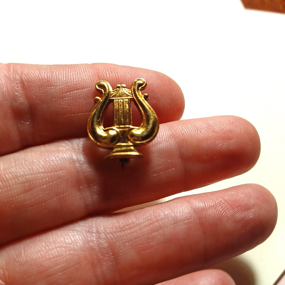 Vintage Gold Tone Lyre, US Navy Band Leader Staff Officer Collar Insignia Pin