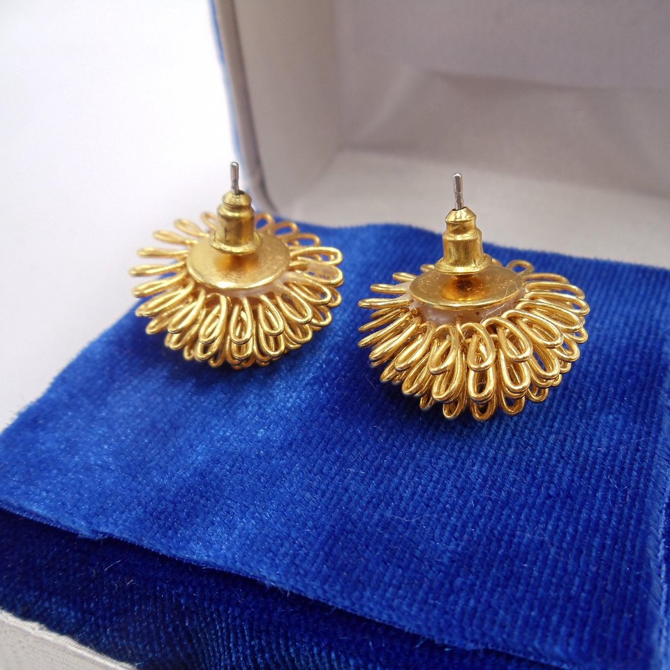 Vintage Gold Tone Wire Looped Flower Post Earrings, Wire Dandelions, Pierced Earrings